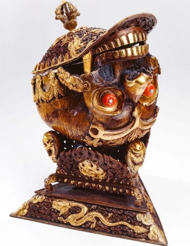 Капала – ритуальна чаша. Тибет, 18 століття. З колекції Василя Новицького, надійшла 2000 року.